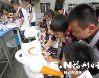台江科技周主场运动举行　向小学生奉送科普图书