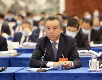 李曙光代表在十三届全国人大四次会议四川代表团第三次全体会议上发言