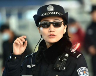 中国警察戴上人脸识别墨镜 逃犯无处可逃